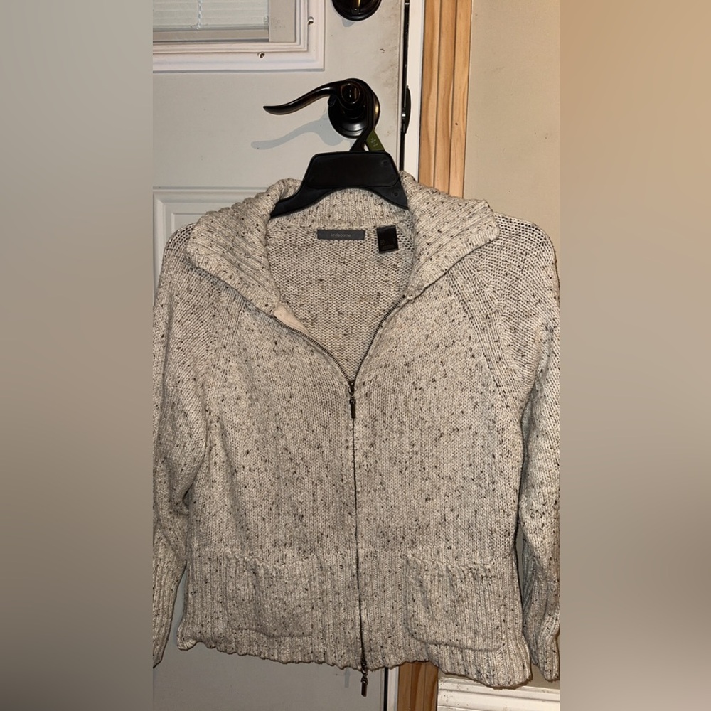 EUC Women’s Liz Claiborne Zip up collared cardigan. Size L.